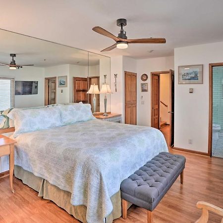 Quiet Avalon Getaway Villa With Ocean View And Balcony Exterior photo